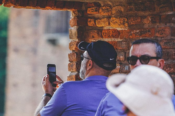 Verona Highlights Walking Tour in Small-group - Roman traces hiding in ordinary city streets