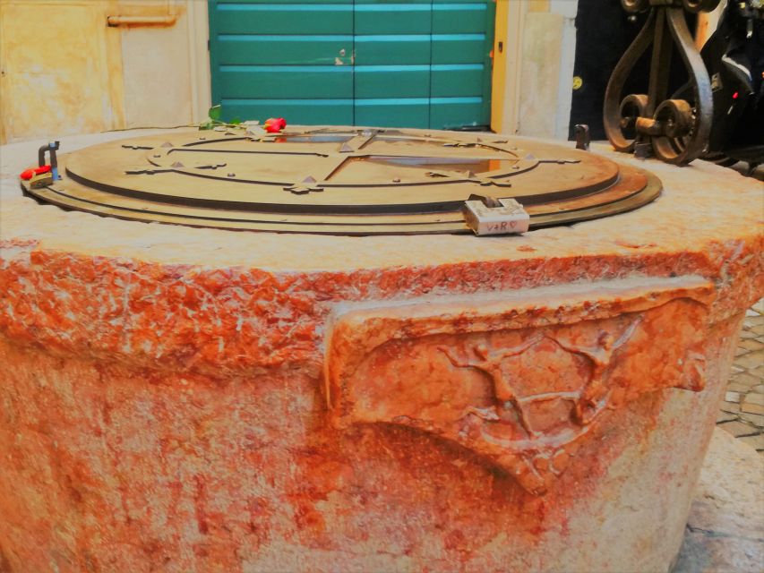 Verona: History and Hidden Gems Guided Walking Tour - Piazza dei Signori and the medieval power center
