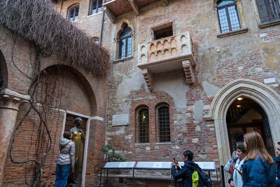 Verona: Small Group Guided Walking Tour with Arena Tickets - Why this three-hour route works in Verona