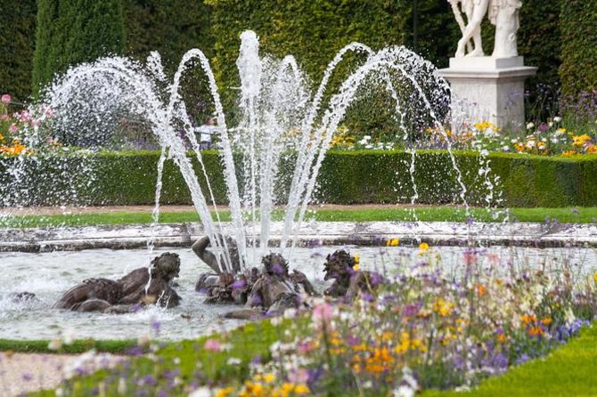 Versailles Château and Gardens Walking Tour - Small groups and the guide factor