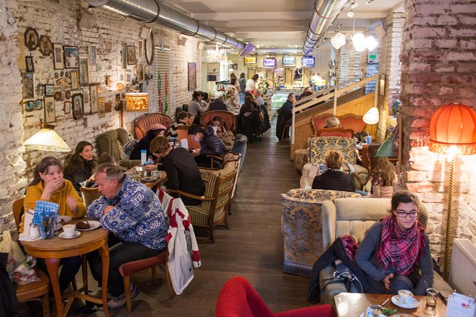 Vienna for Food Lovers: Cafés, Markets & Austrian Cuisine - Group size, guides, and the feel of the day
