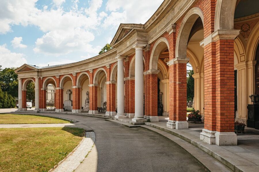 Vienna: Vienna Central Cemetery Guided Walking Tour - The Luegerkirche and the cemetery’s architecture
