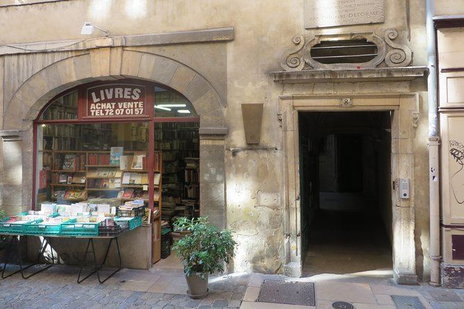 Vieux Lyon Cultural & Historical Walking Guided Tour (English) - Silk, silkworms, and the Jacquard loom