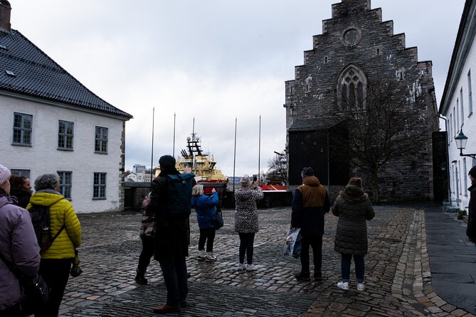 Walking Tour in Bergen of the Past and Present - Climbing into Fjellsiden for local life