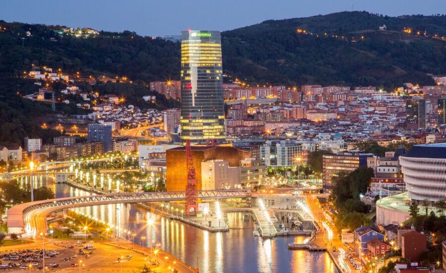 Walking Tour in Bilbao - Santiago Cathedral and San Antón Church