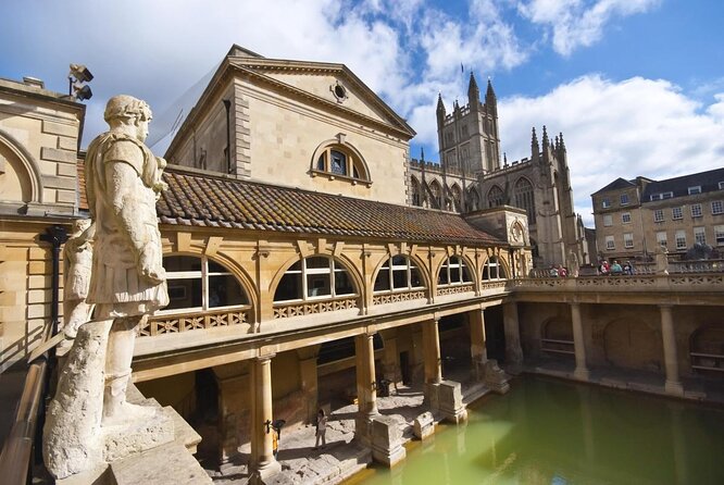 Walking Tour of Bath with Blue Badge Tourist Guide - Queen Square and Bath’s wartime scars