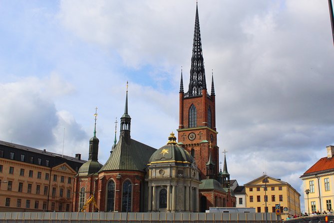 Walking Tour of Stockholm Old Town - Parliament and the Royal Opera set the tone