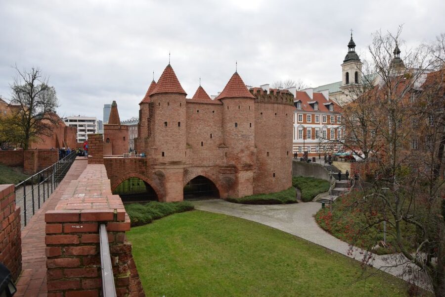 Warsaw: Old Town Guided Walking Tour - Starting beneath Sigismund’s Column