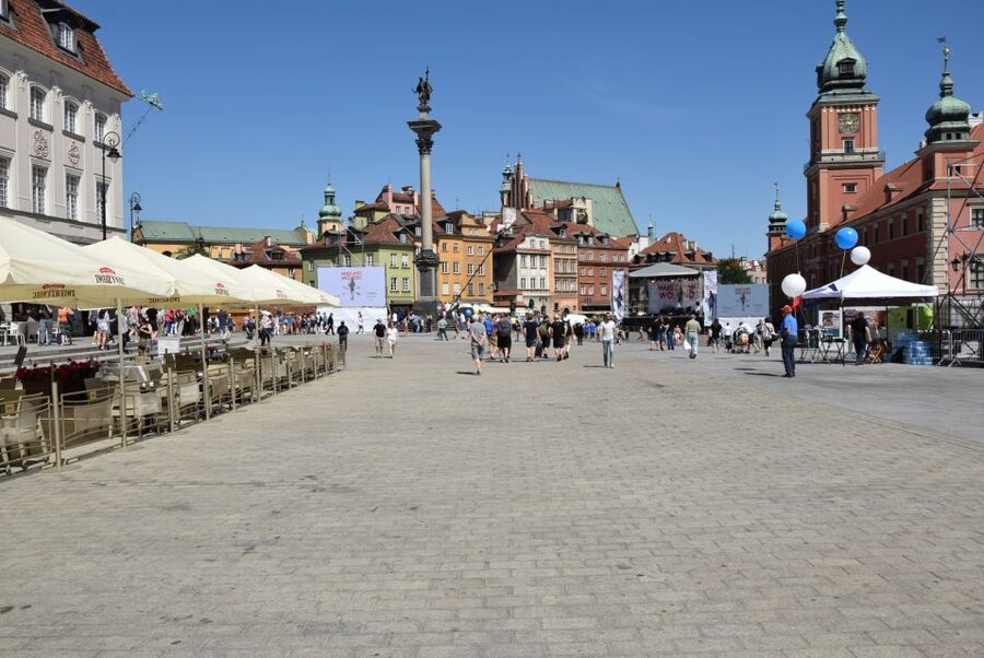 Warsaw: Old Town Guided Walking Tour - Churches, walls, and a river view