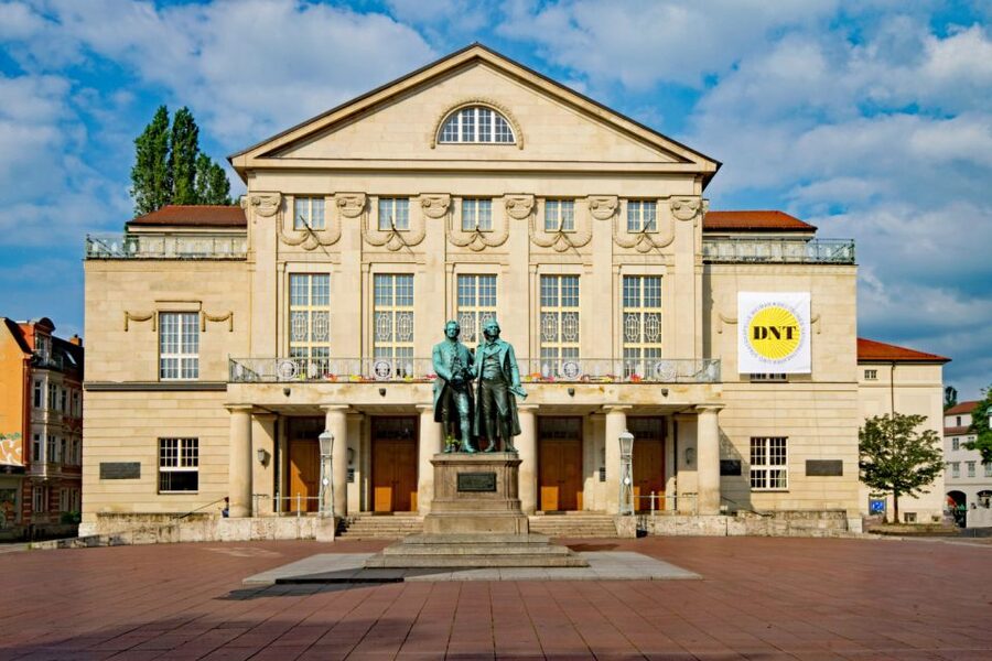 Weimar: Scavenger Hunt Self-Guided Walking Tour - The castle and the Ilm Park section