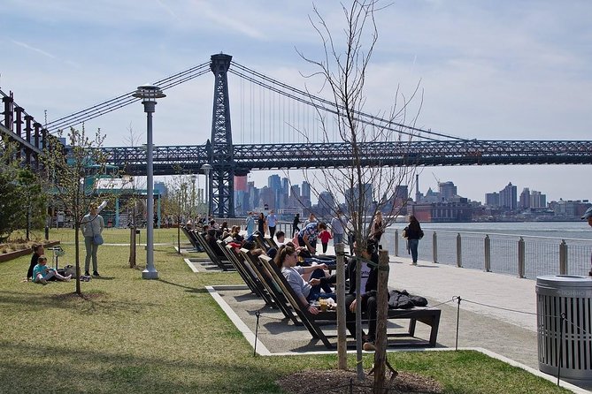 Williamsburg Food Tasting & Walking Tour - Bagels, dumplings, and the first food stops