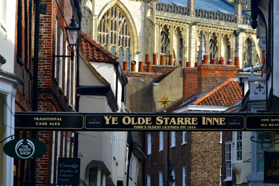 York: City Highlights Small Group Walking Tour - Snickelways, stories, and small details