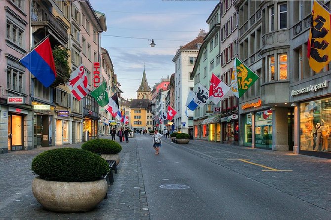 Zurich Walking Tour With Cruise and Aerial Cable Car - Lindenhof Hill and the oldest layer of Zurich